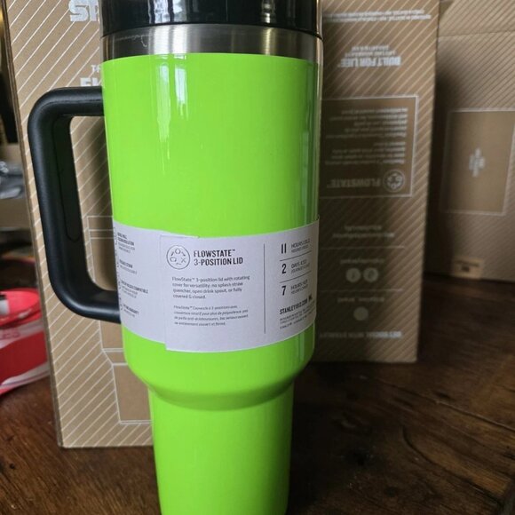 STANLEY THE FLOWSTATE QUENCHER H2.0 TUMBLER 40OZ- NEON GREEN NEW - Picture 4 of 4